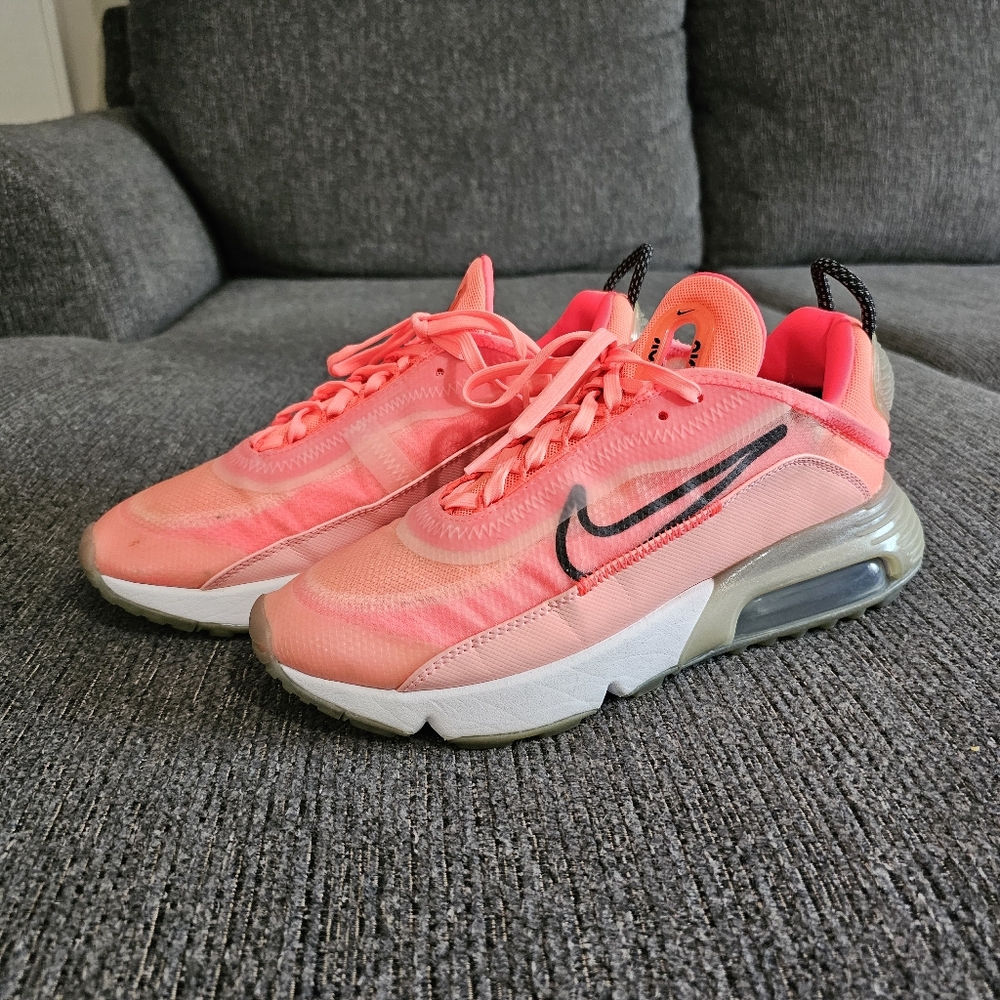 Nike Air Max 2090 Womens 8 Lava Glow Multicolored Athletic Fashion Sneakers
